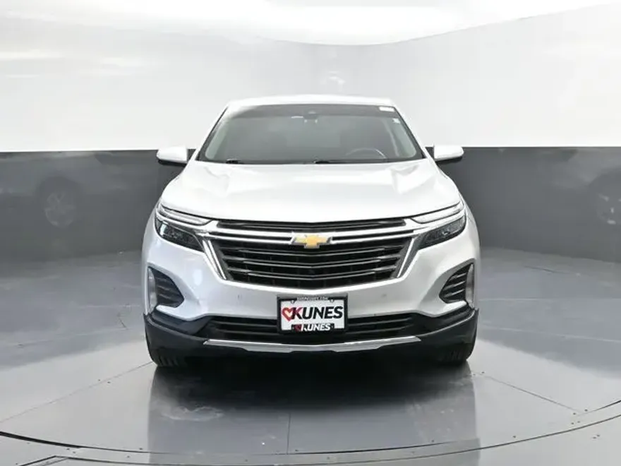 2022 Chevrolet Equinox LT photo 1