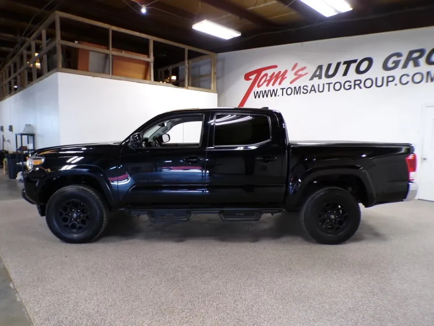 2019 Toyota Tacoma TRD Sport photo 1
