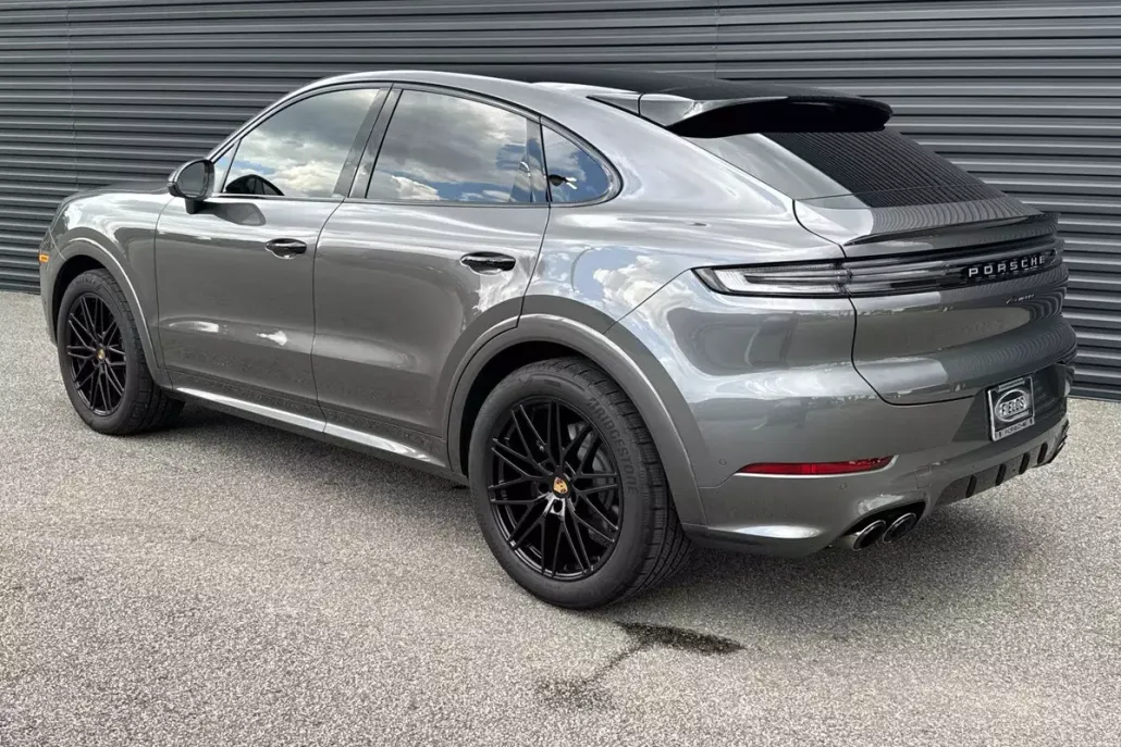 2025 Porsche Cayenne Coupe photo 1
