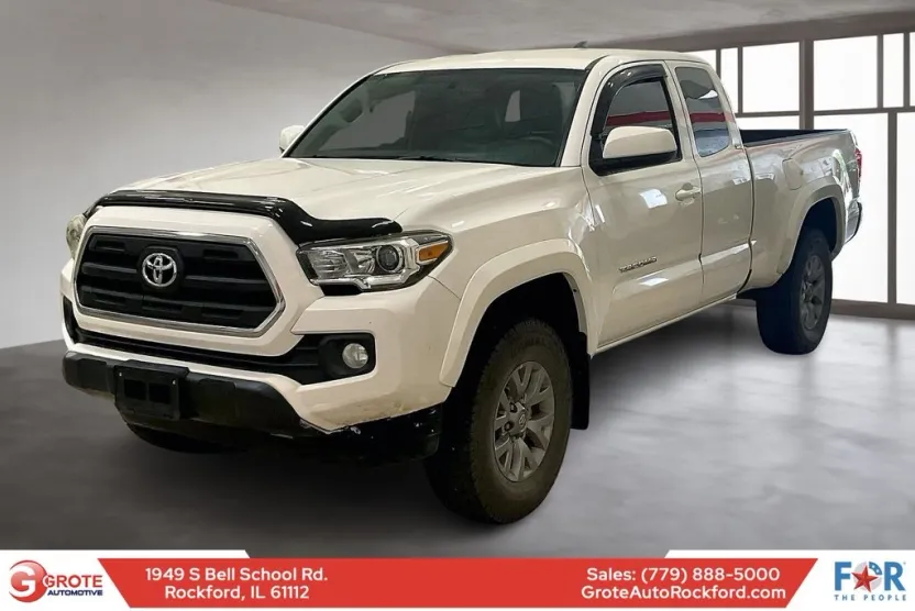 2017 Toyota Tacoma SR photo 1