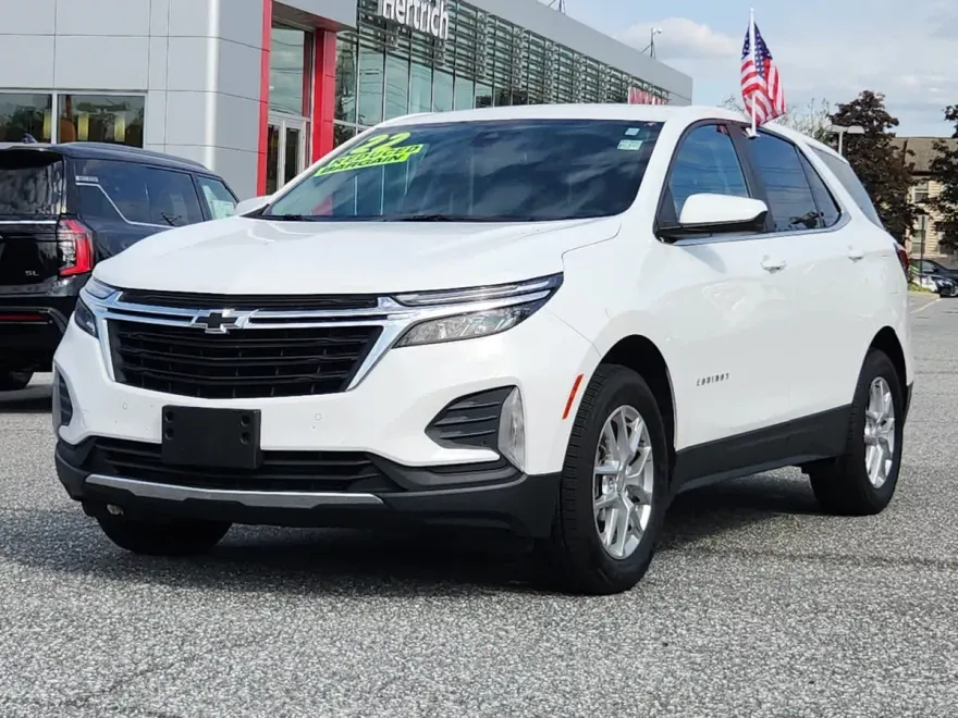 2022 Chevrolet Equinox LT photo 1