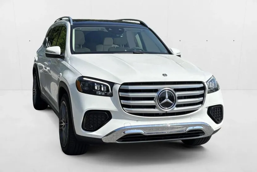 2024 Mercedes Benz GLS 4MATIC photo 1