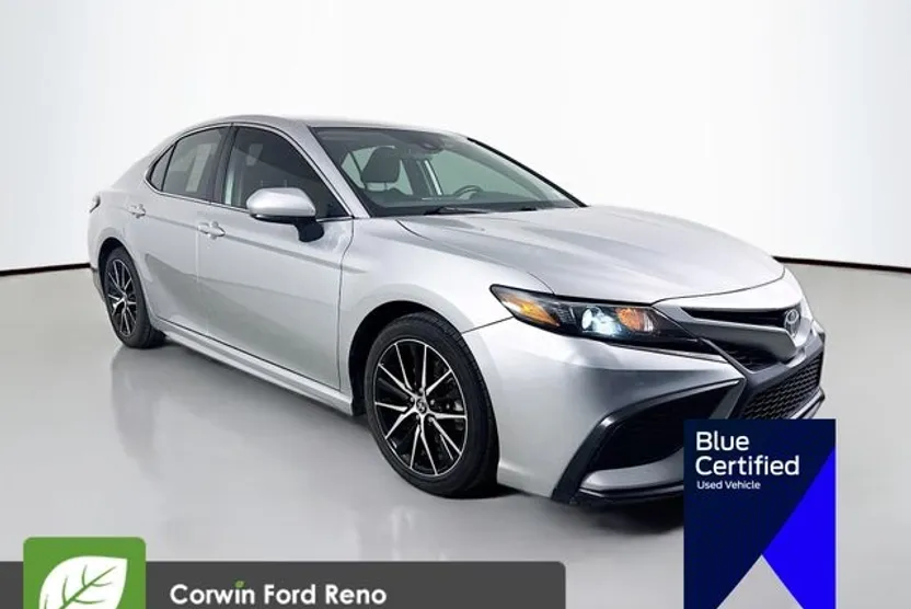2021 Toyota Camry SE photo 1
