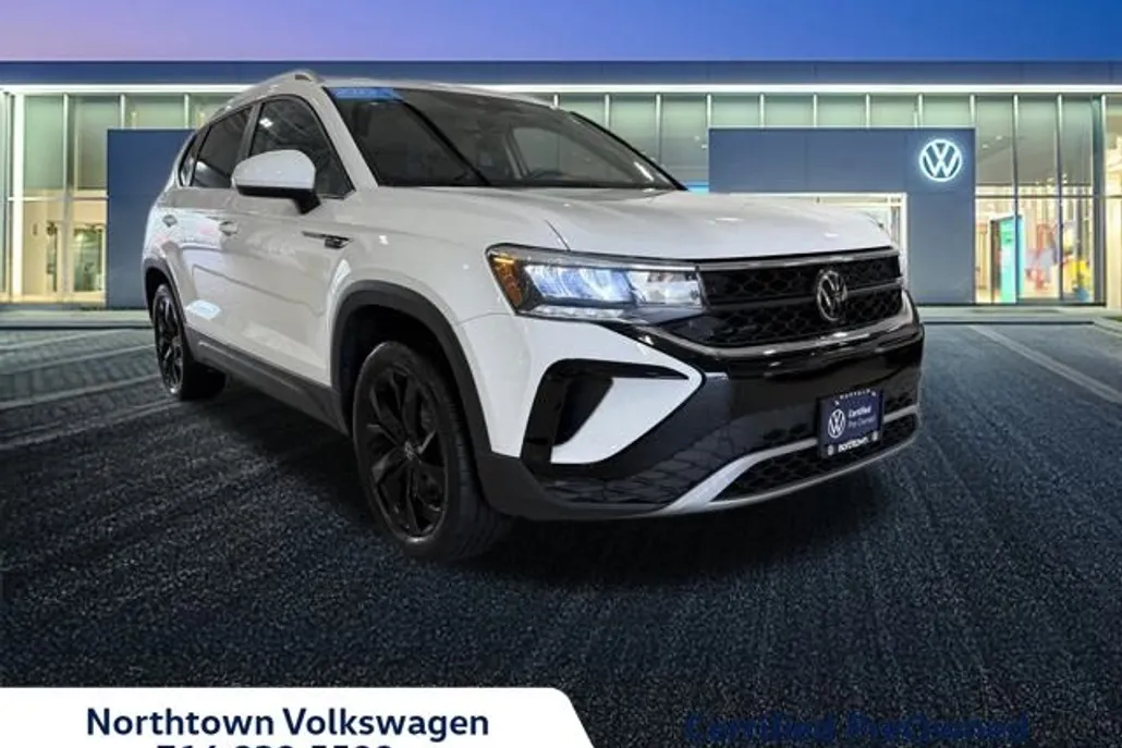 2023 Volkswagen Taos SE photo 1