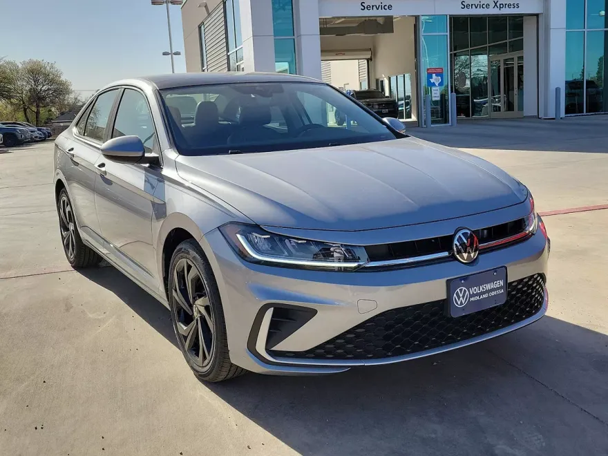2025 Volkswagen Jetta SE photo 1