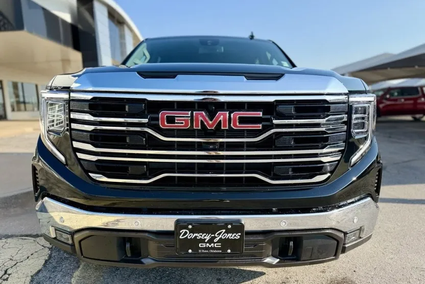 2026 Gmc Sierra 1500 SLT photo 1