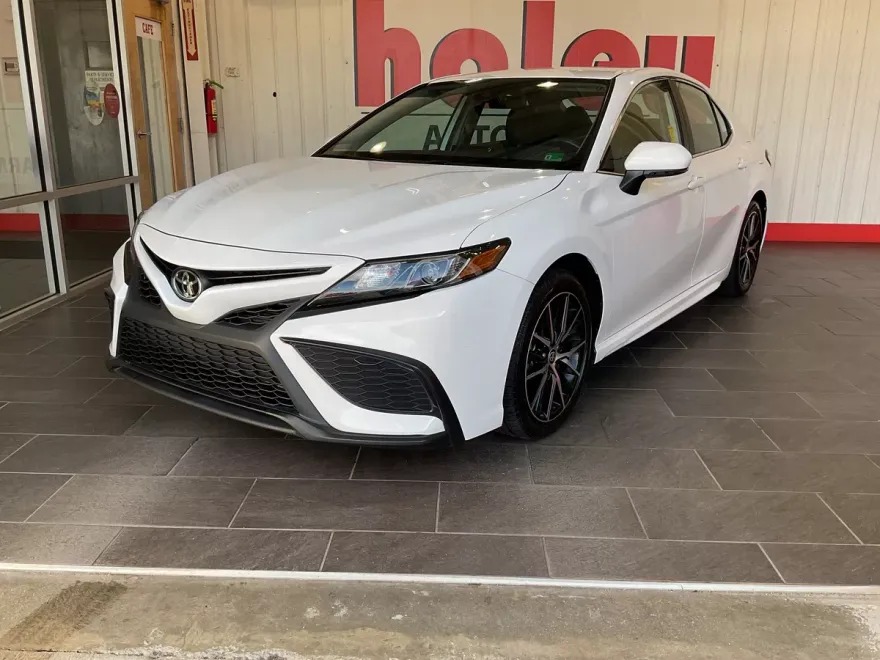 2024 Toyota Camry SE photo 1
