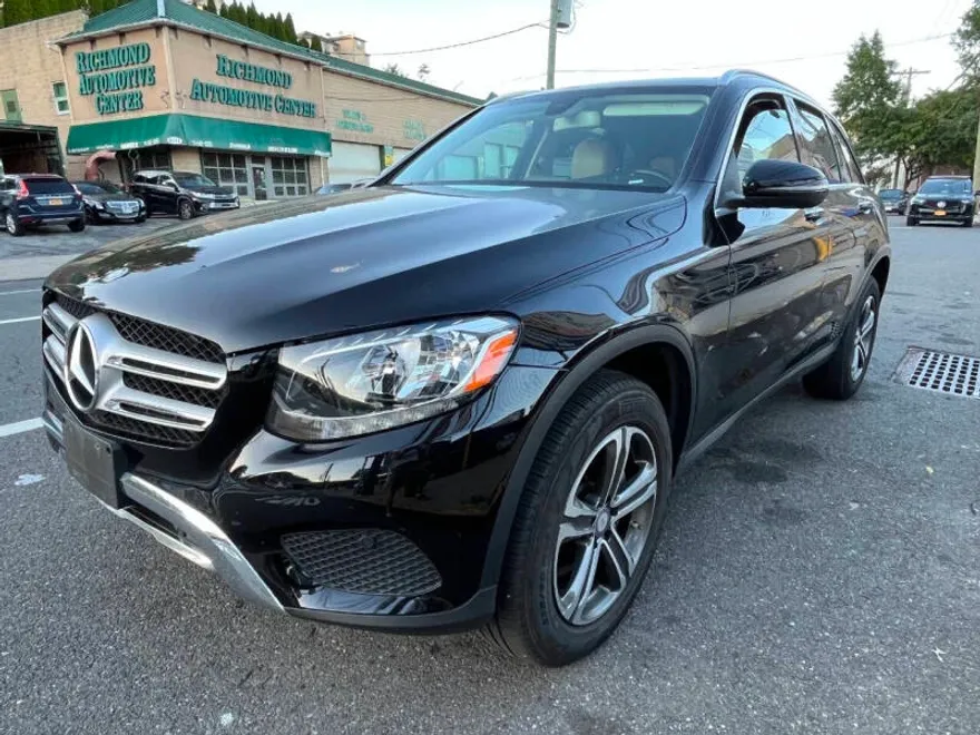 2017 Mercedes Benz GLC 300 4MATIC photo 1