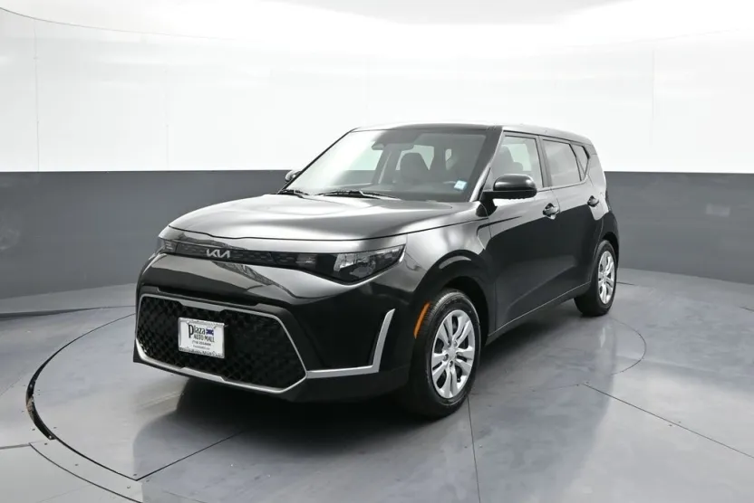 2023 Kia Soul LX photo 1