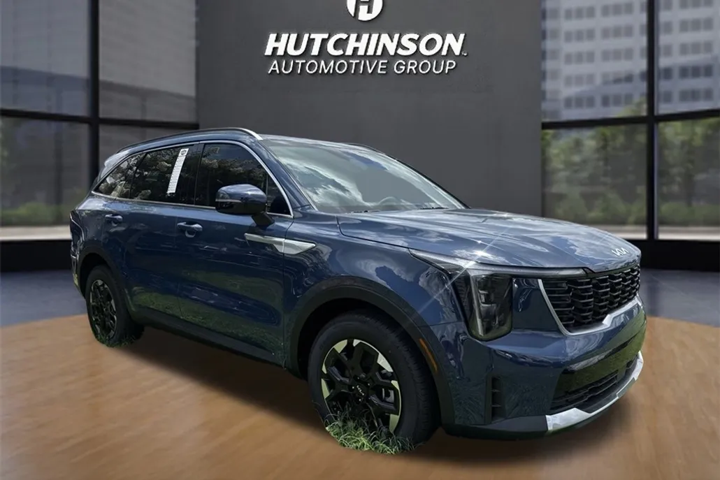 2025 Kia Sorento S photo 1