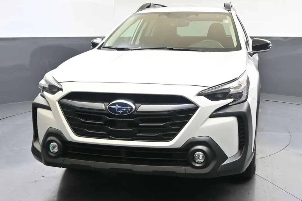 2025 Subaru Outback Premium photo 1