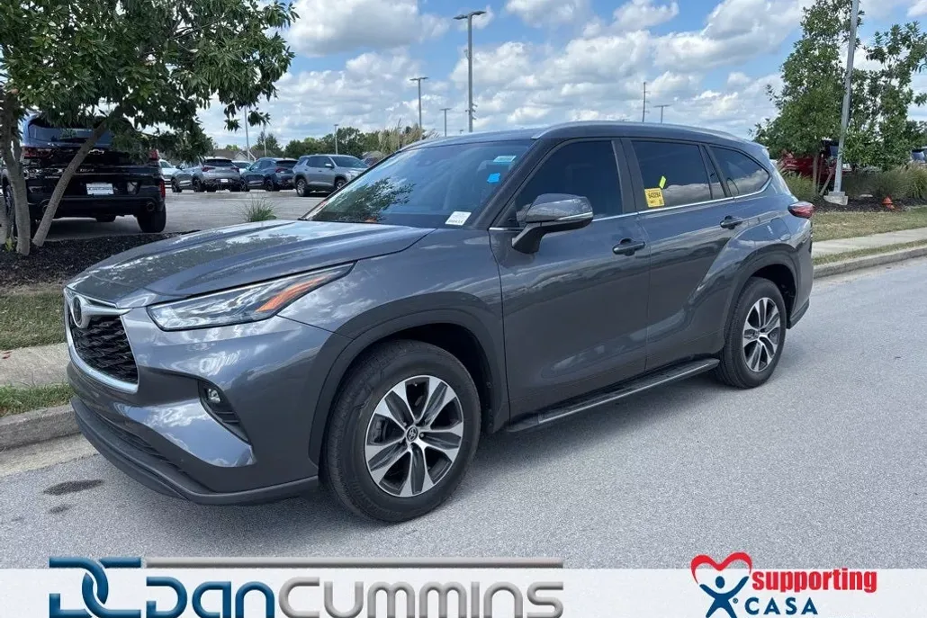 2023 Toyota Highlander XLE photo 1