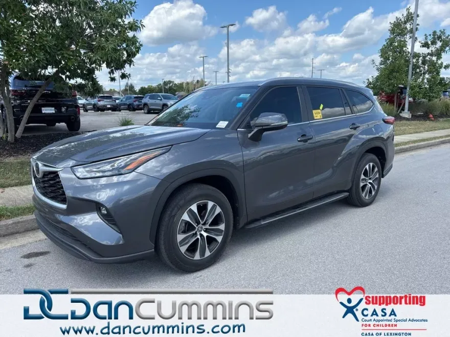 2023 Toyota Highlander XLE photo 1