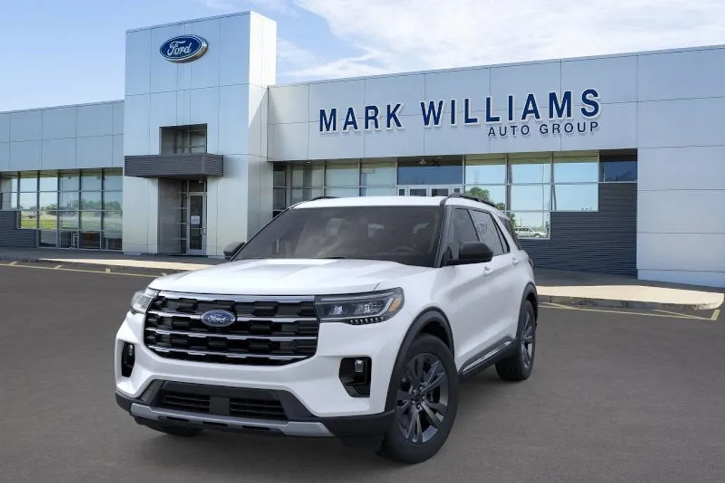 2025 Ford Explorer photo 1