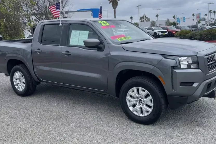 2023 Nissan Frontier SV photo 1