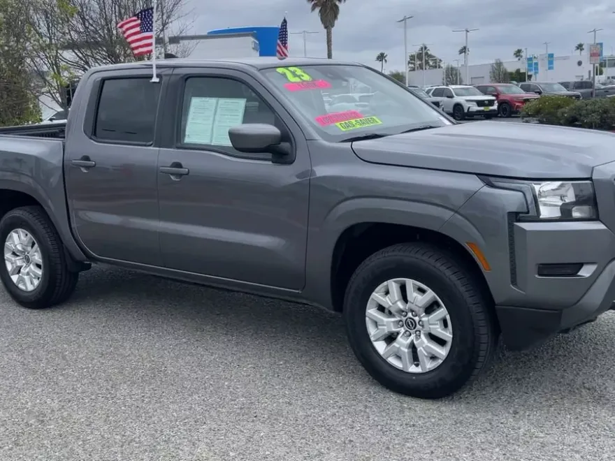 2023 Nissan Frontier SV photo 1