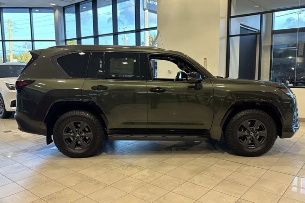 2025 Lexus LX photo 1