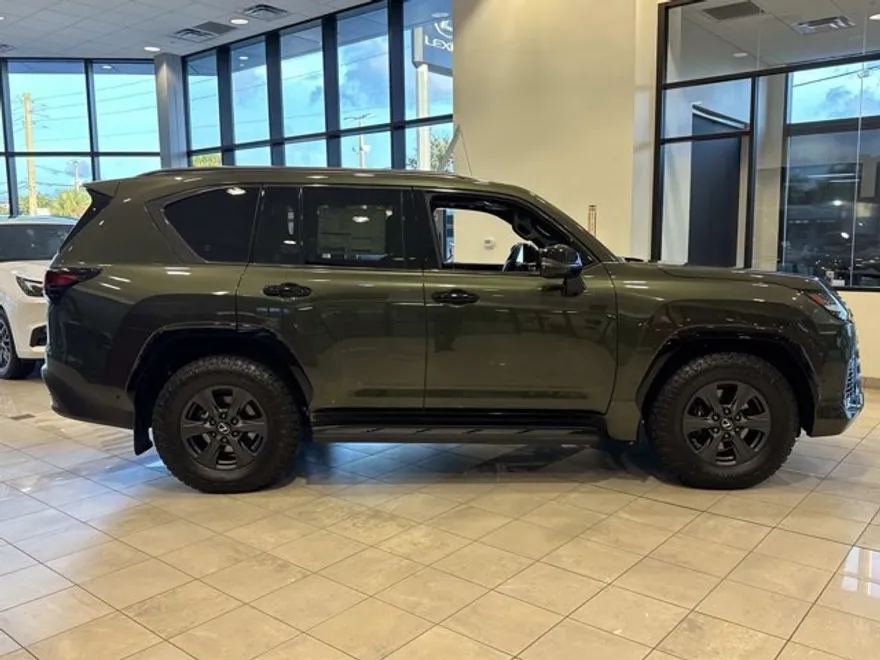 2025 Lexus LX photo 1