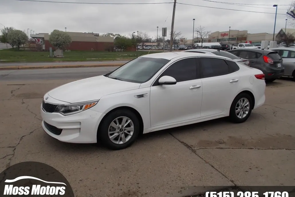 2016 Kia Optima LX photo 1