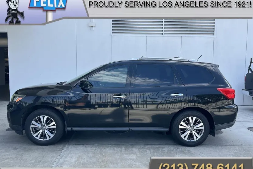 2018 Nissan Pathfinder SL photo 1