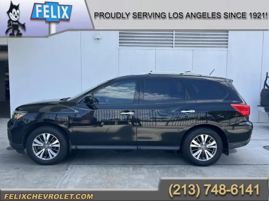 2018 Nissan Pathfinder SL photo 1