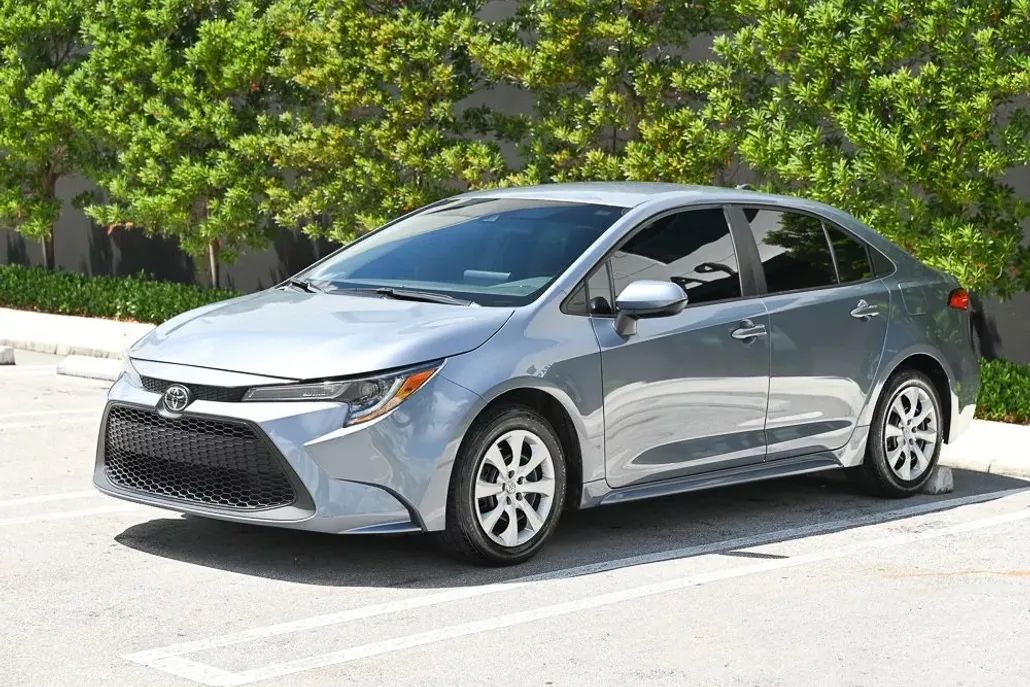 2022 Toyota Corolla LE photo 1