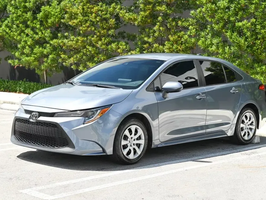 2022 Toyota Corolla LE photo 1