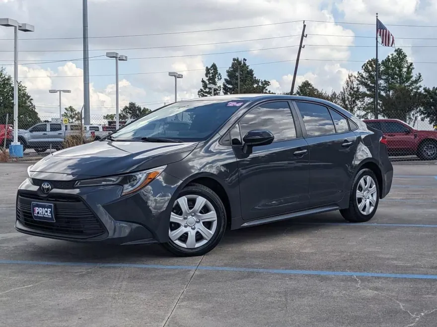 2024 Toyota Corolla LE photo 1