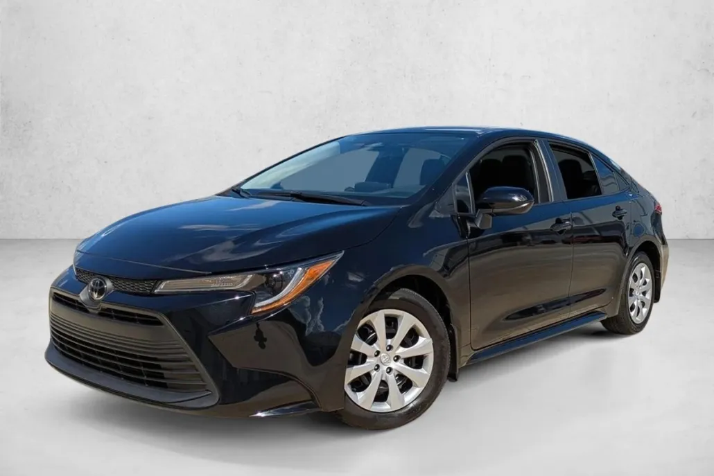 2025 Toyota Corolla LE photo 1