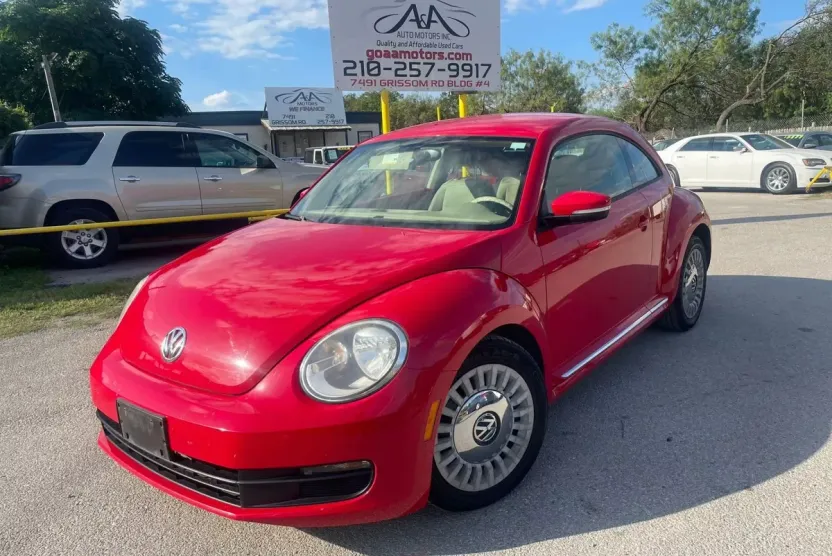 2013 Volkswagen Beetle 2.5L photo 1