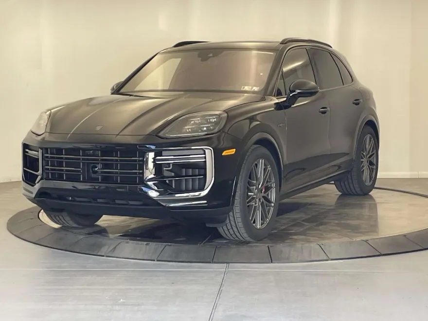 2025 Porsche Cayenne Turbo E-Hybrid photo 1