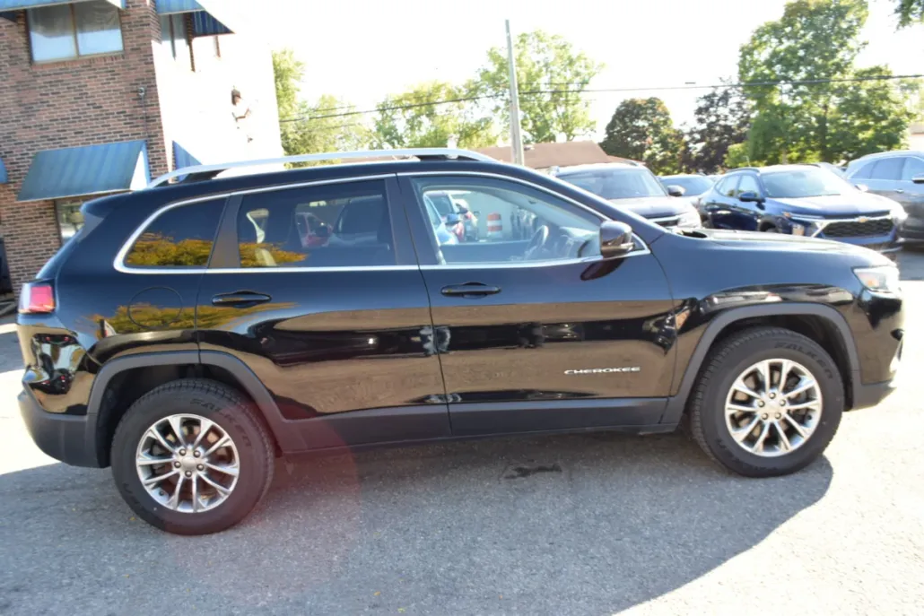2019 Jeep Cherokee Latitude photo 1