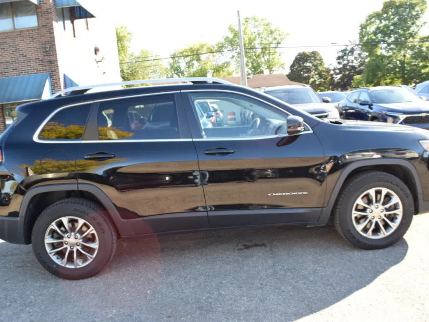2019 Jeep Cherokee Latitude photo 1