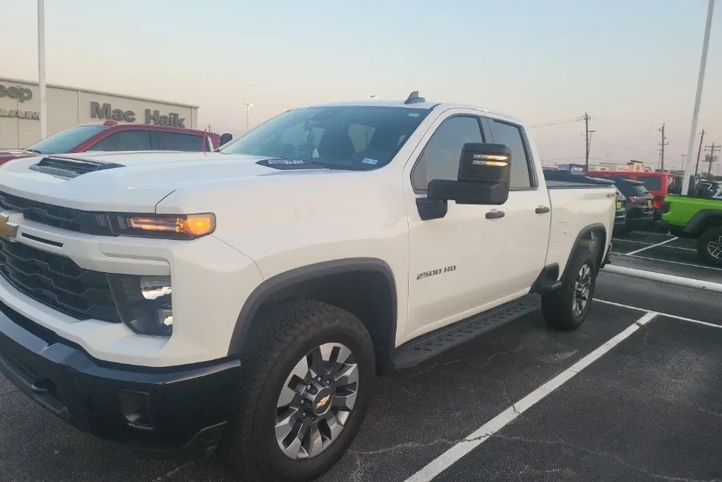 2024 Chevrolet Silverado 2500HD Custom photo 1