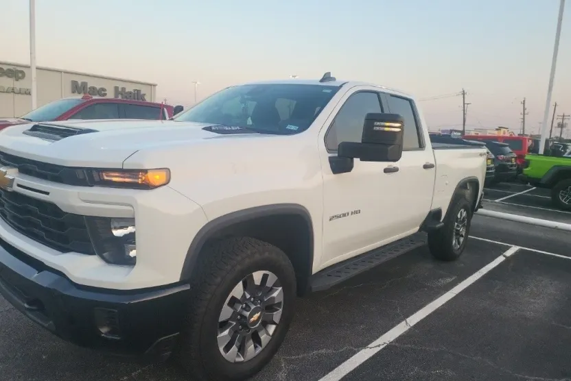2024 Chevrolet Silverado 2500HD Custom photo 1