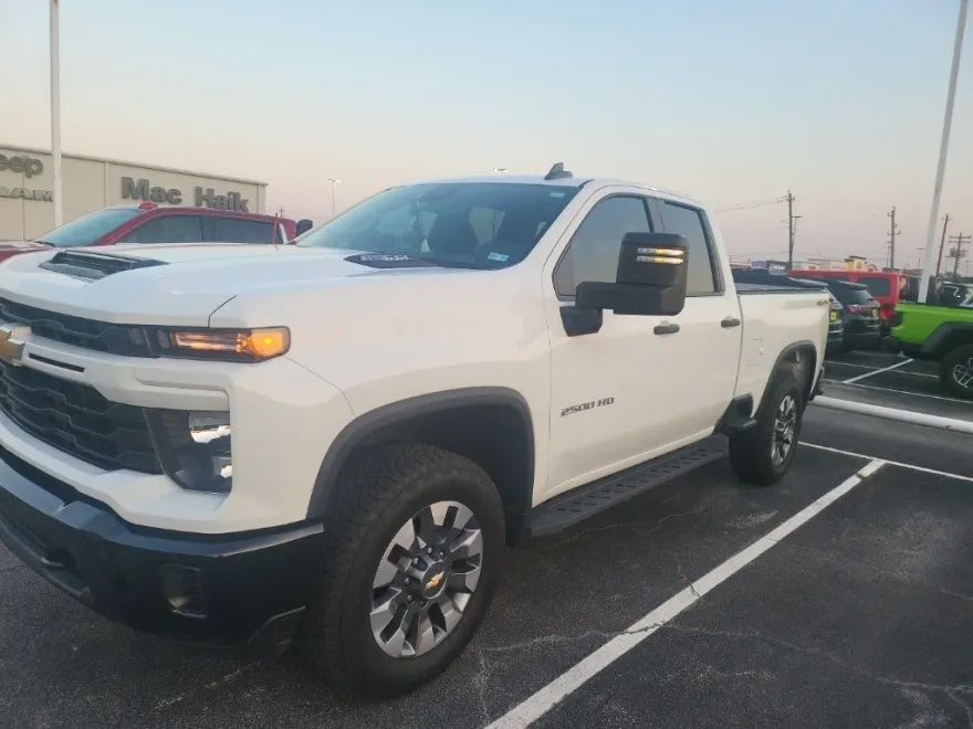 2024 Chevrolet Silverado 2500HD Custom photo 1