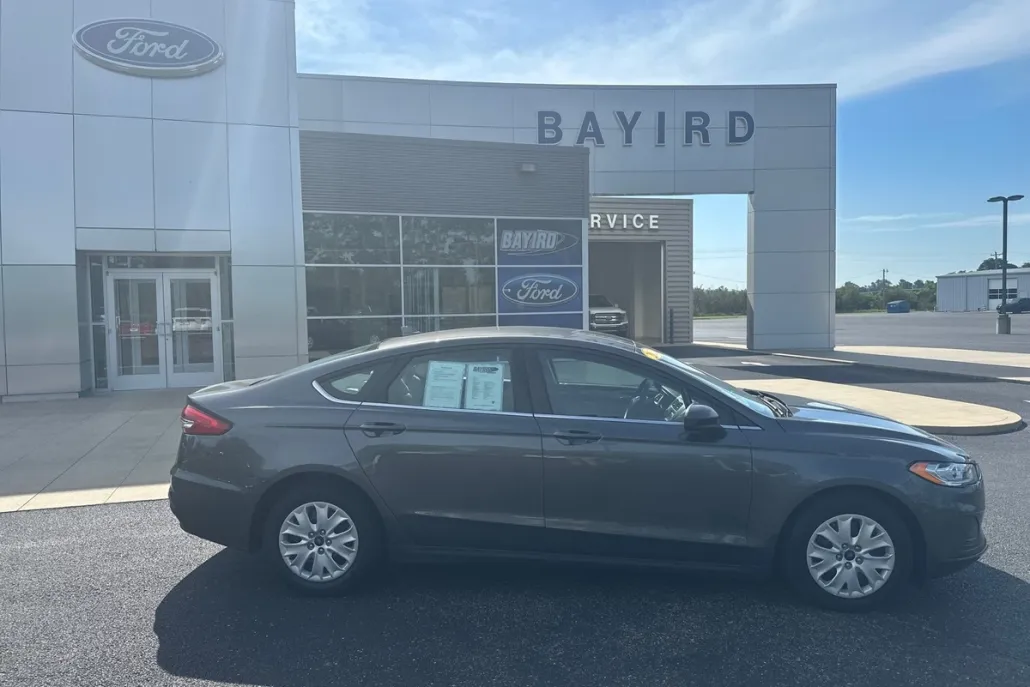 2020 Ford Fusion S photo 1
