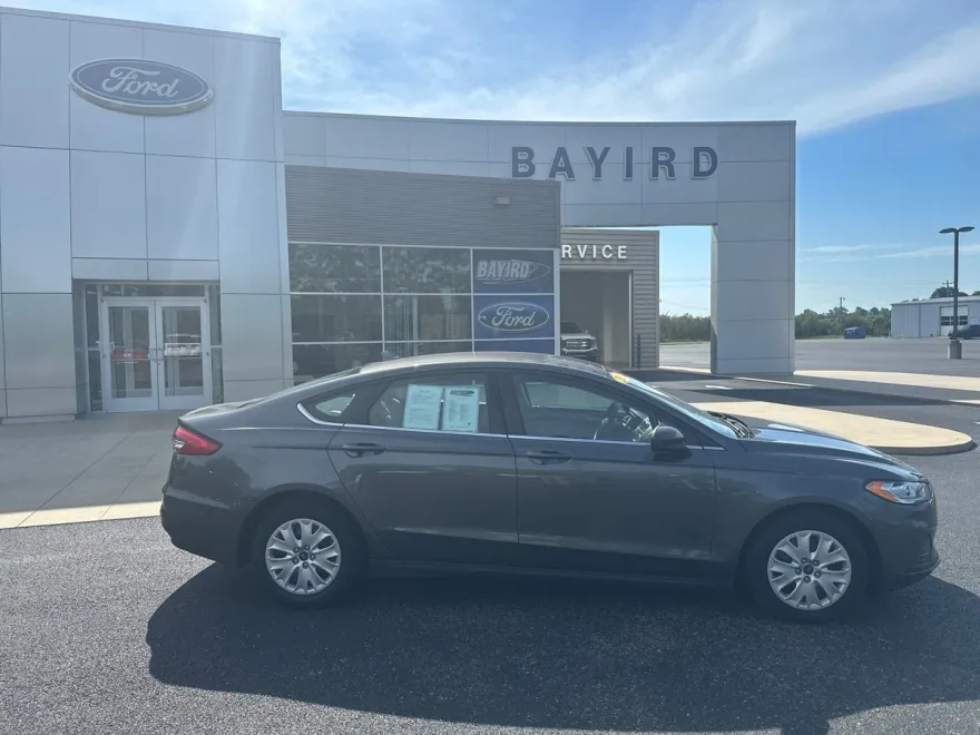 2020 Ford Fusion S photo 1