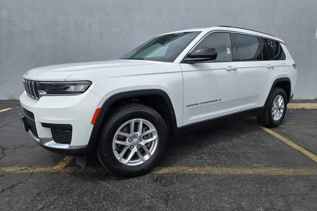 2021 Jeep Grand Cherokee Laredo photo 1