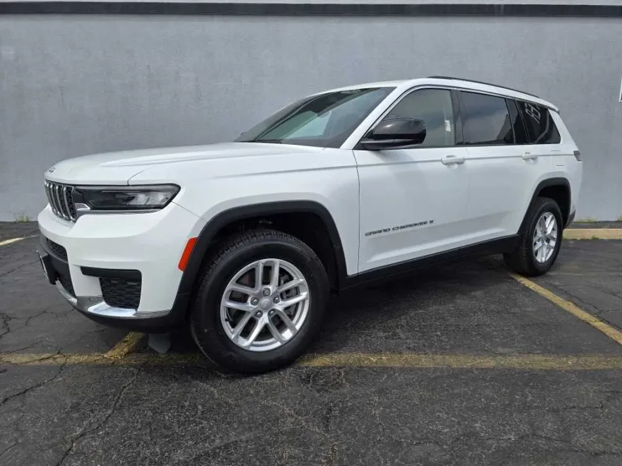 2021 Jeep Grand Cherokee Laredo photo 1