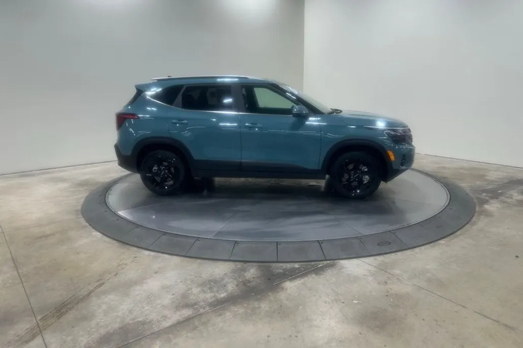 2026 Kia Seltos EX photo 1