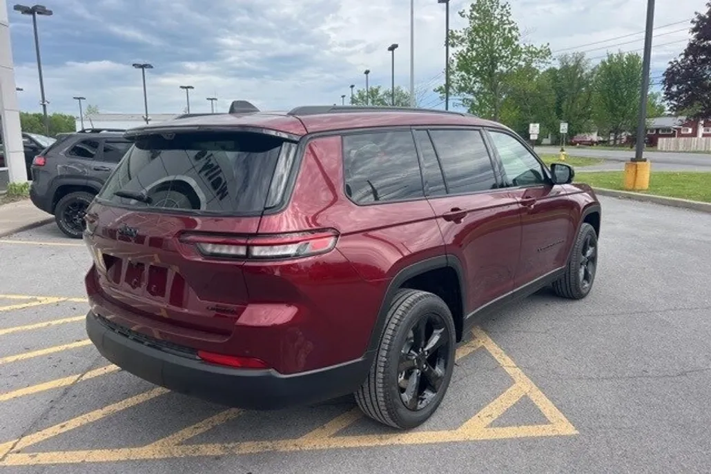 2025 Jeep Grand Cherokee Limited photo 1