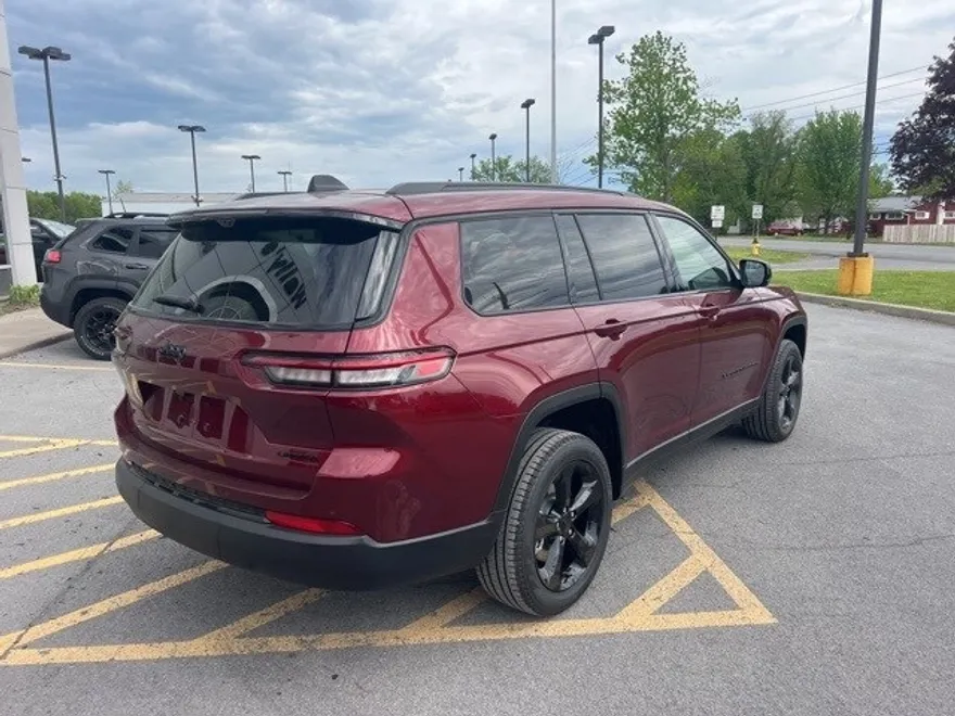 2025 Jeep Grand Cherokee Limited photo 1