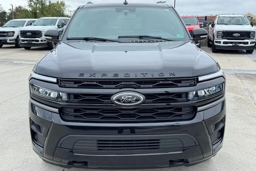 2023 Ford Expedition MAX Limited photo 1