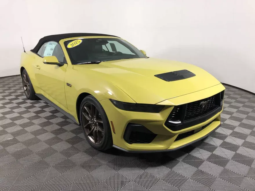 2025 Ford Mustang GT Premium Convertible photo 1