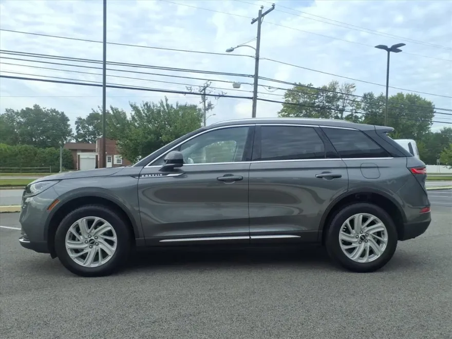2022 Lincoln Corsair Standard photo 1