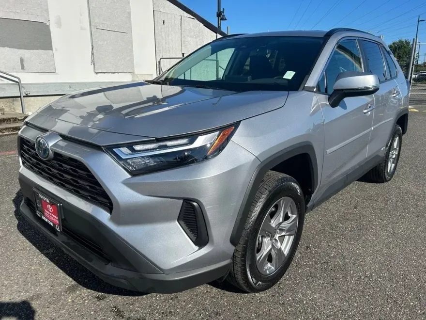2023 Toyota RAV4 Hybrid LE photo 1