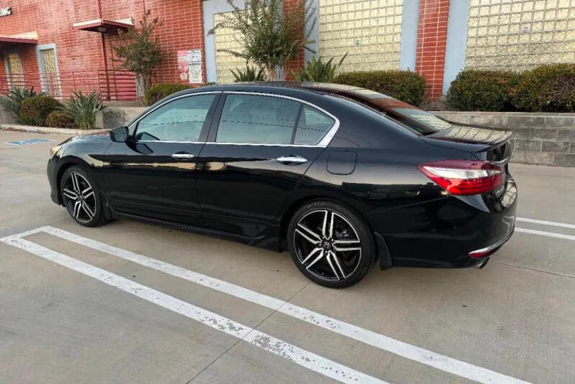2017 Honda Accord Sport photo 1