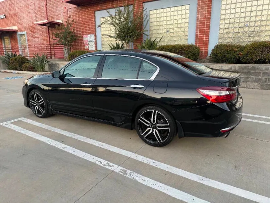 2017 Honda Accord Sport photo 1