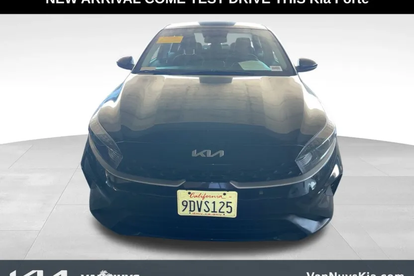 2023 Kia Forte LXS photo 1